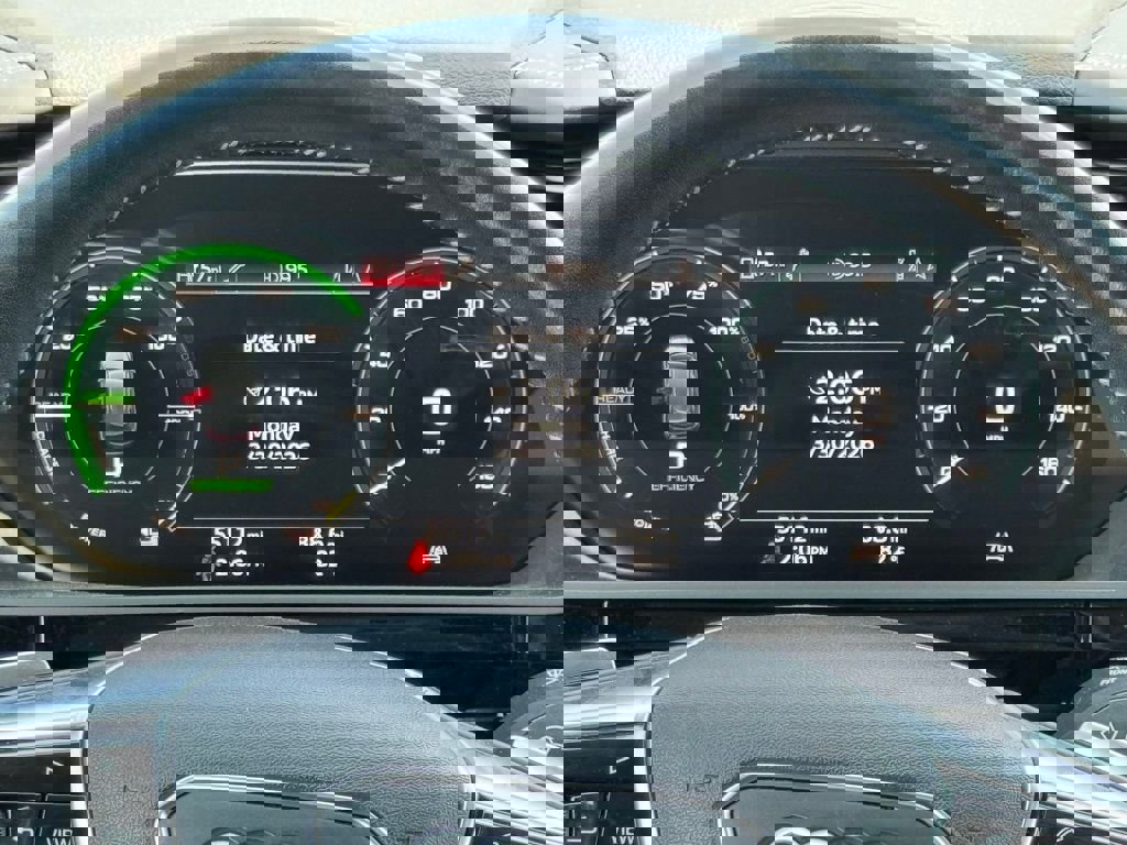 Used 2019 Audi e-tron Premium Plus image 3