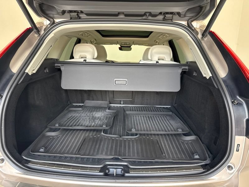 Used 2023 Volvo XC60 B5 Plus w/ Climate Package AWD/4WD image 9