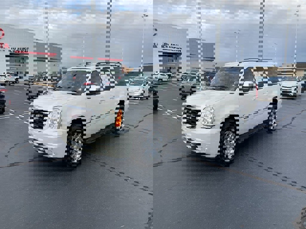 Used 2010 GMC Yukon XL SLT w/ SLT-2 Equipment Package image 1