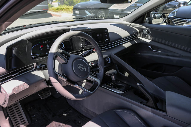 Certified 2026 Hyundai Elantra Sport FWD image 29