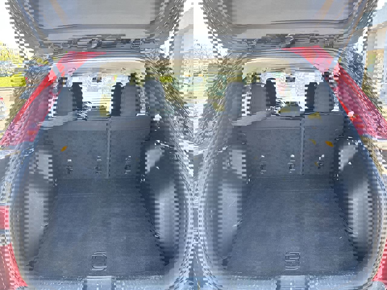 Used 2019 Jeep Cherokee Latitude w/ Popular Appearance Group image 17