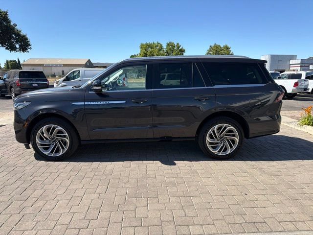 Used 2025 Lincoln Navigator Reserve AWD/4WD image 5