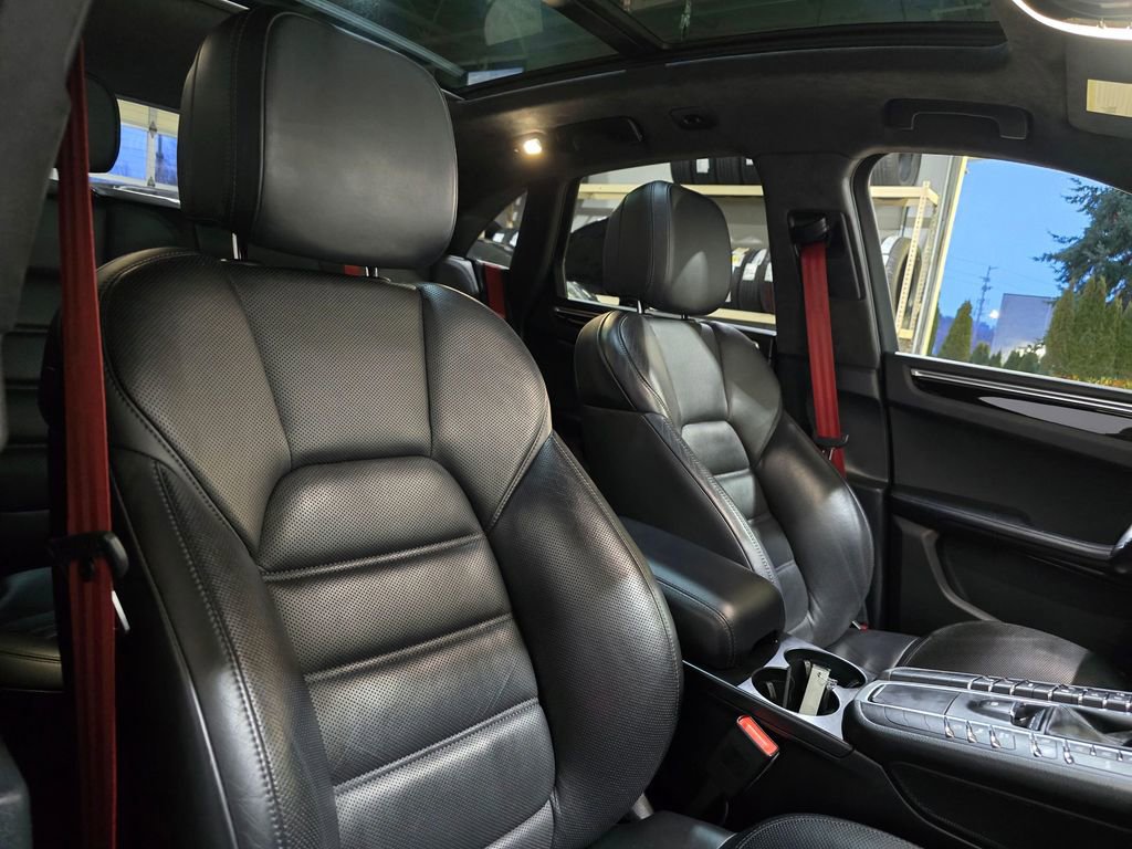Used 2017 Porsche Macan Turbo image 33