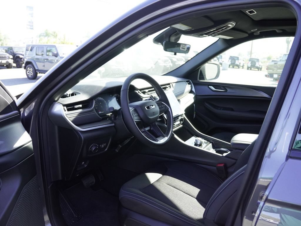 New 2026 Jeep Grand Cherokee Laredo X RWD image 21
