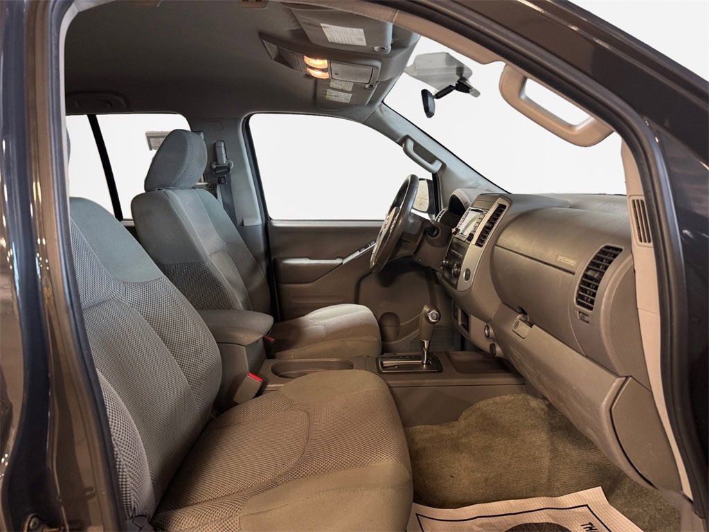 Used 2015 Nissan Frontier SV image 26