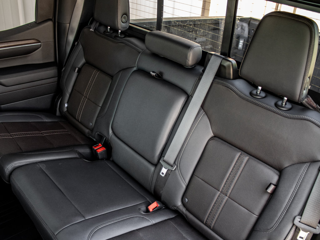 Used 2024 Chevrolet Silverado 1500 High Country w/ High Country Premium Package AWD/4WD image 29