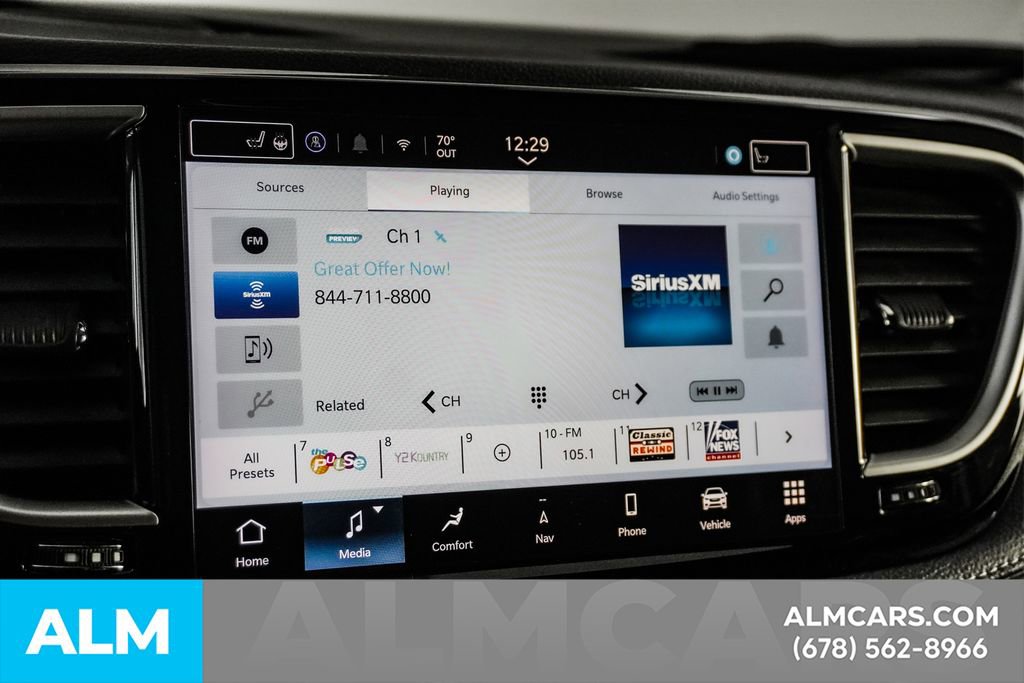 Used 2024 Chrysler Pacifica Select image 39