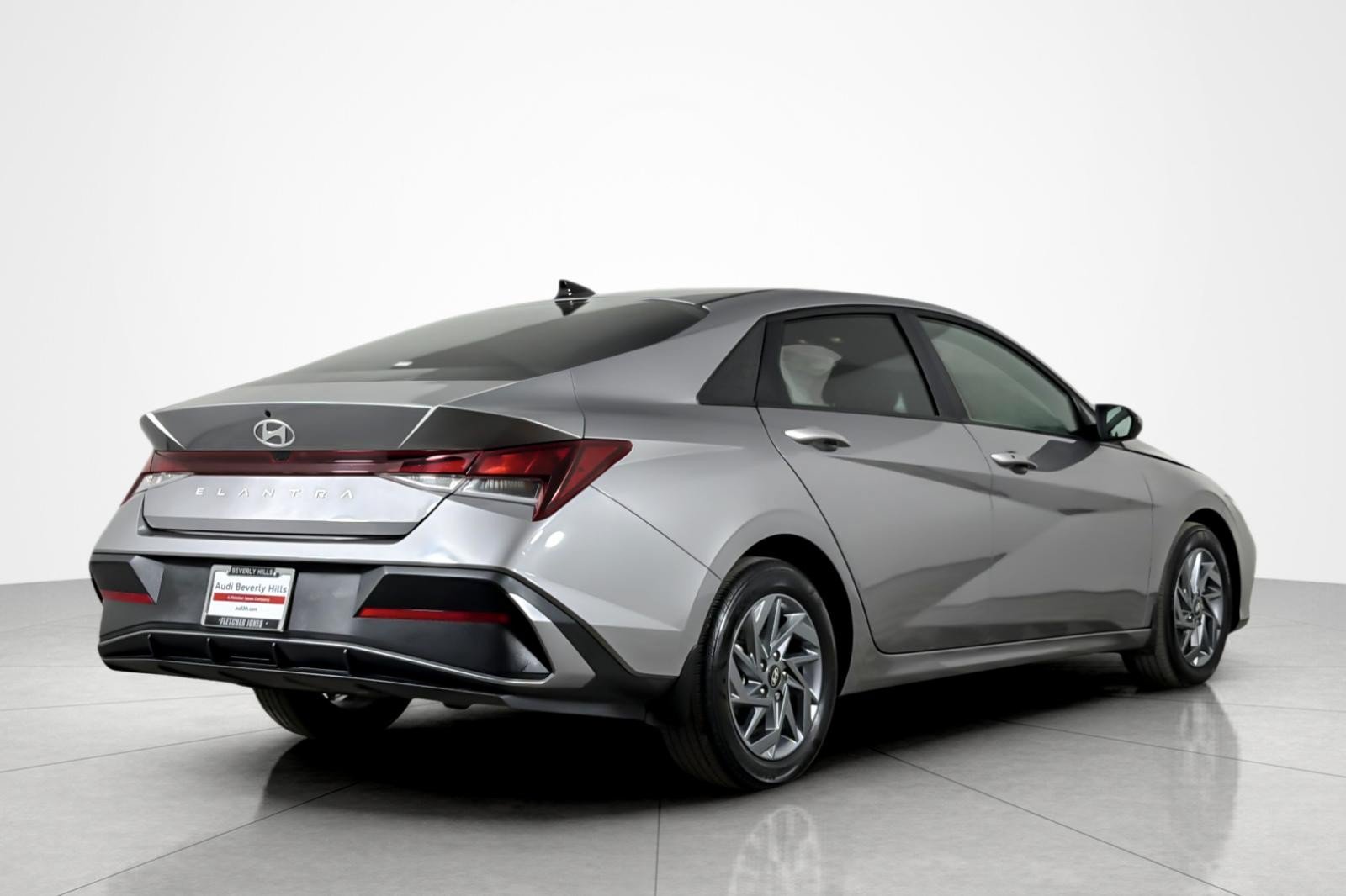 Used 2024 Hyundai Elantra SEL FWD image 5