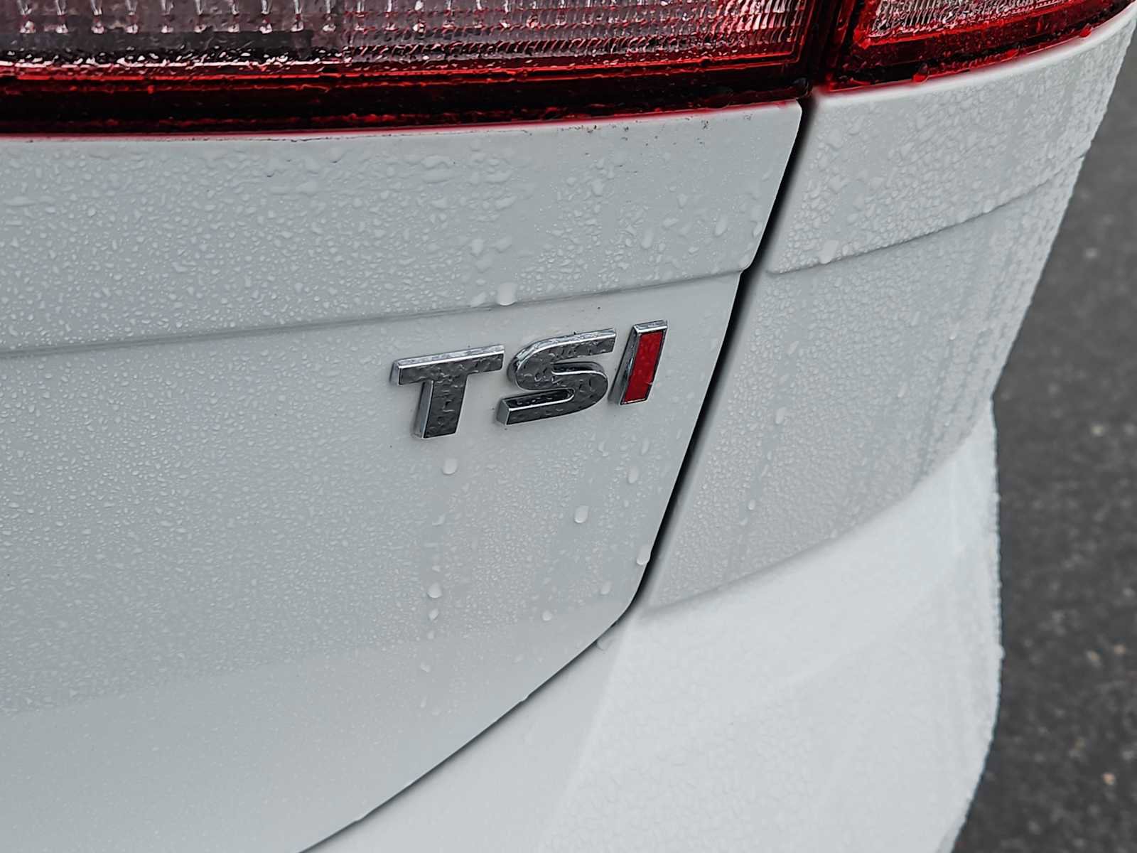 Used 2018 Volkswagen Golf SE image 12