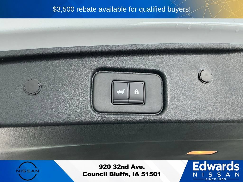 New 2026 Nissan Pathfinder SL w/ SL Premium Package AWD/4WD image 11