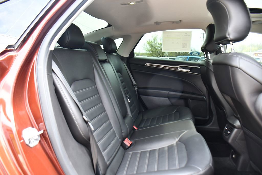 Used 2016 Ford Fusion SE w/ Equipment Group 202A FWD image 17