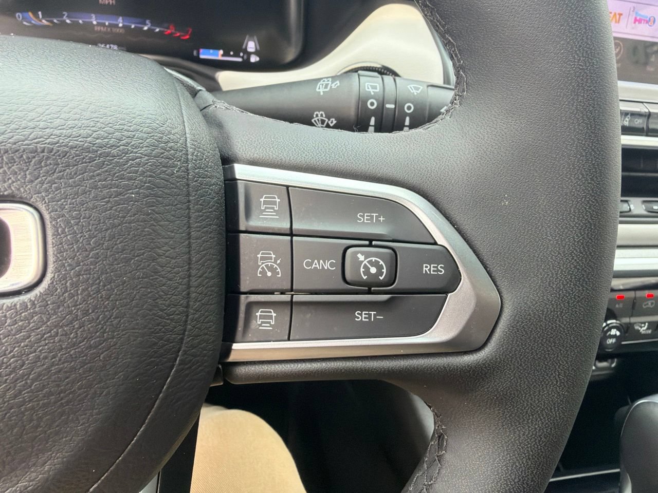 Used 2025 Jeep Compass Limited w/ Elite Group AWD/4WD image 20