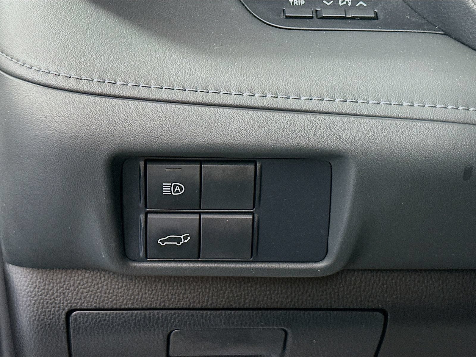 Used 2021 Toyota Highlander XSE FWD image 10