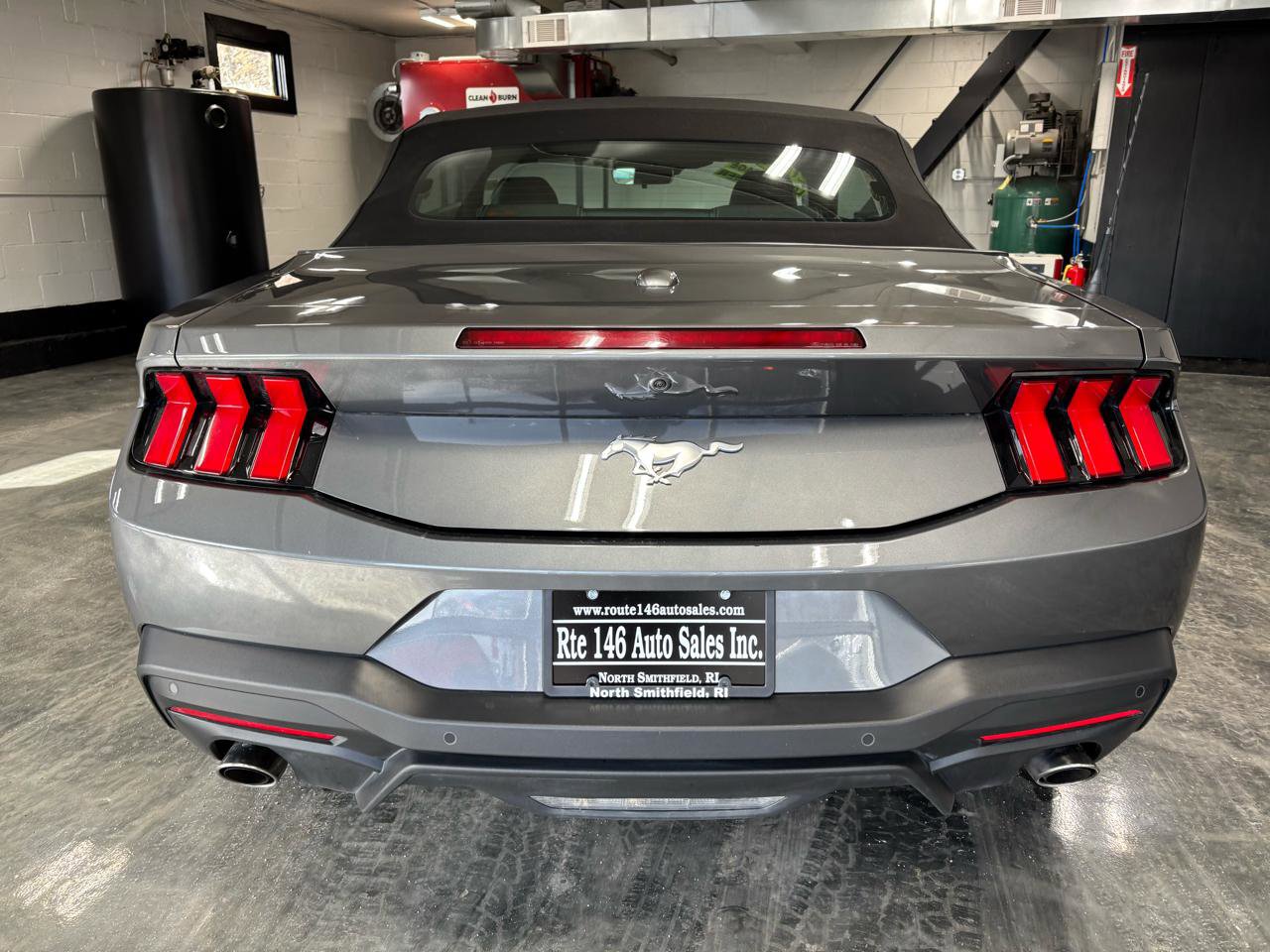 Used 2024 Ford Mustang Convertible image 9