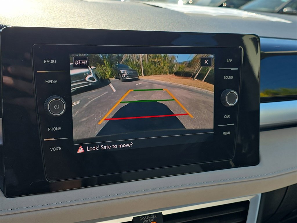 Used 2025 Volkswagen Taos SE image 21