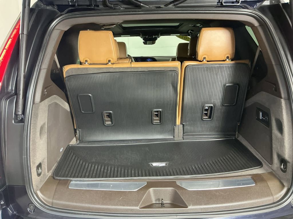 Used 2022 Cadillac Escalade Premium Luxury image 23