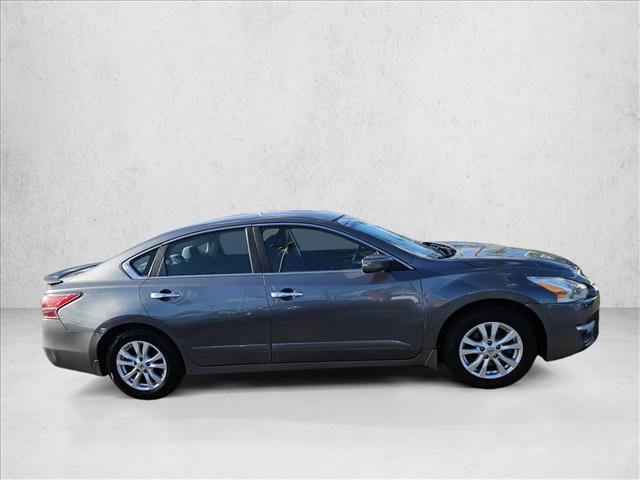Used 2014 Nissan Altima 2.5 S w/ Sport Value Package image 3