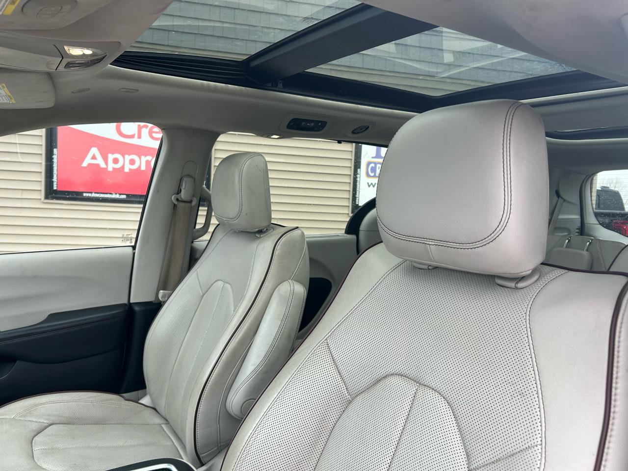 Used 2020 Chrysler Pacifica Limited image 16