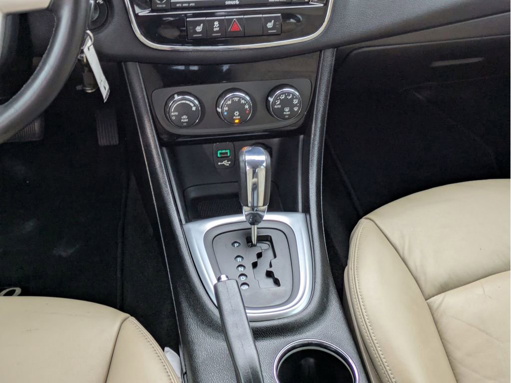 Used 2011 Chrysler 200 Limited FWD image 17