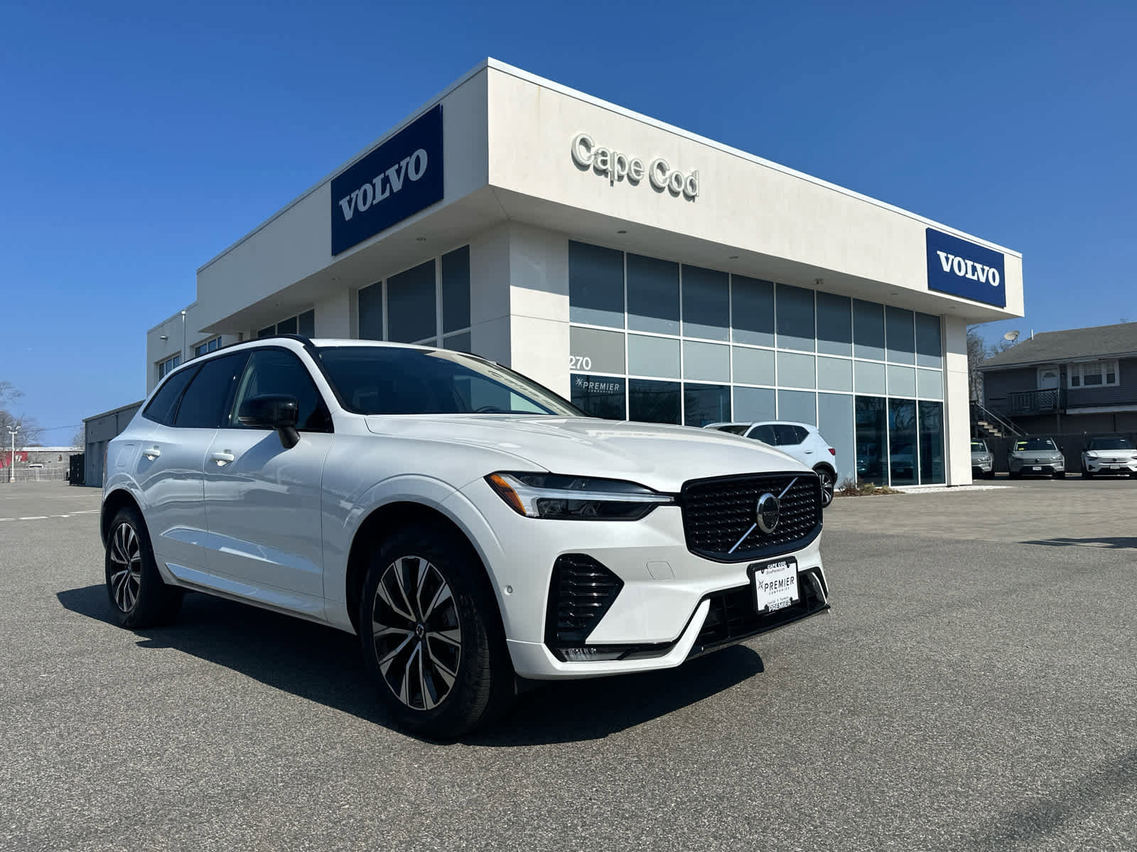 Used 2025 Volvo XC60 B5 Plus image 3