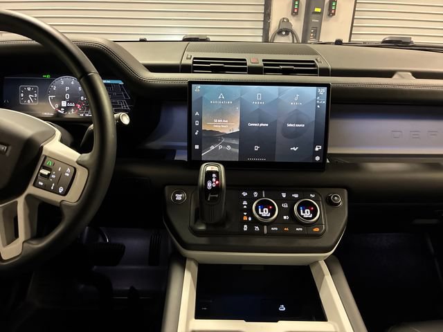 Used 2025 Land Rover Defender 110 X-Dynamic SE AWD/4WD image 18