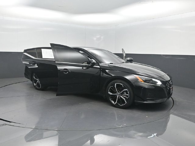 Used 2024 Nissan Altima 2.5 SR FWD image 35