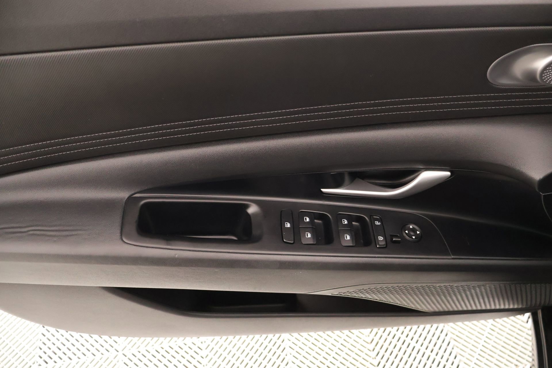 Used 2021 Hyundai Elantra Limited w/ Cargo Package image 17