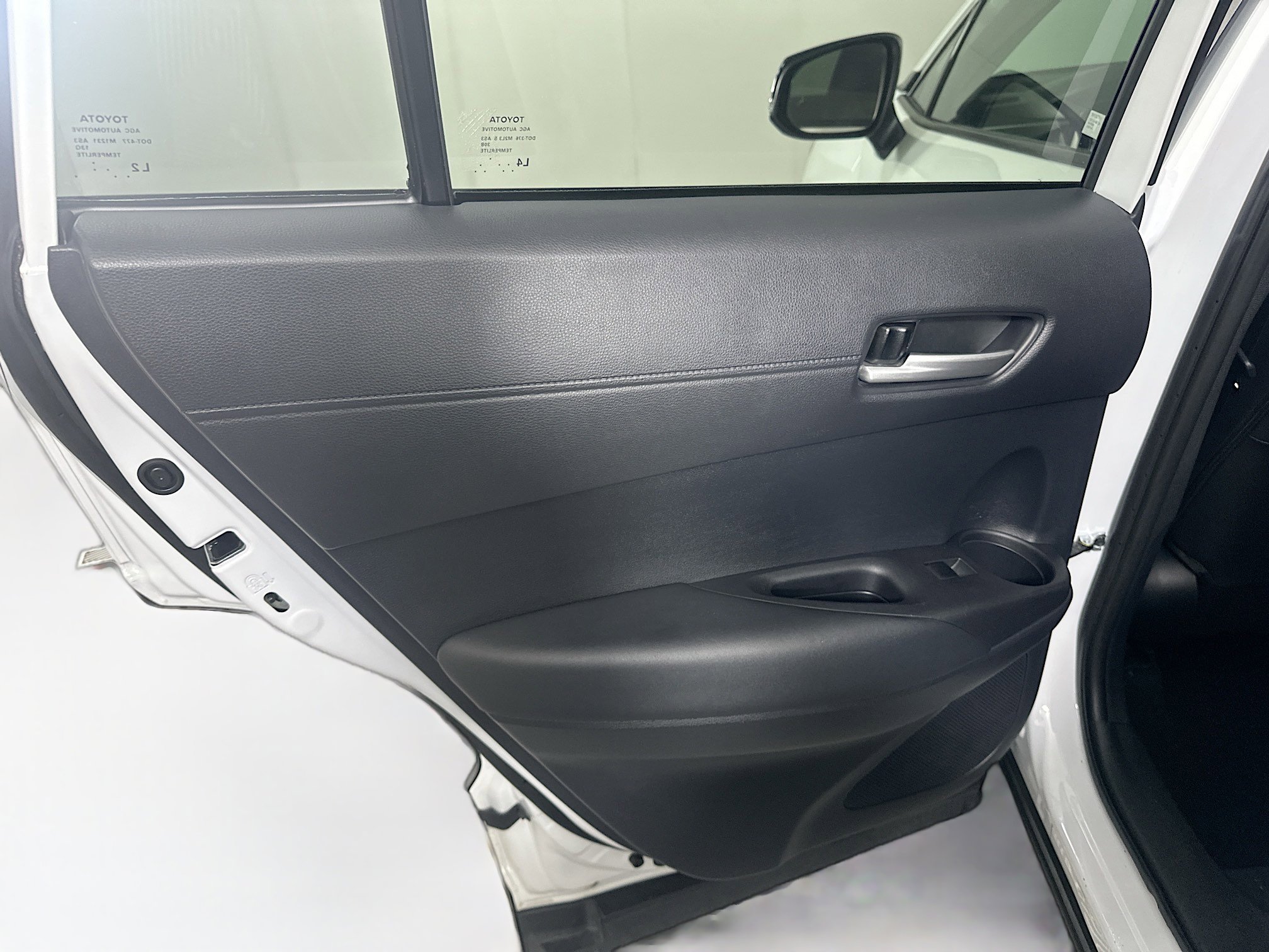 Used 2025 Toyota Corolla Cross XLE image 25