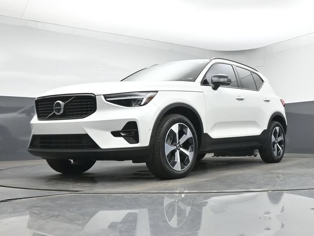 Used 2024 Volvo XC40 B5 Plus AWD/4WD image 36