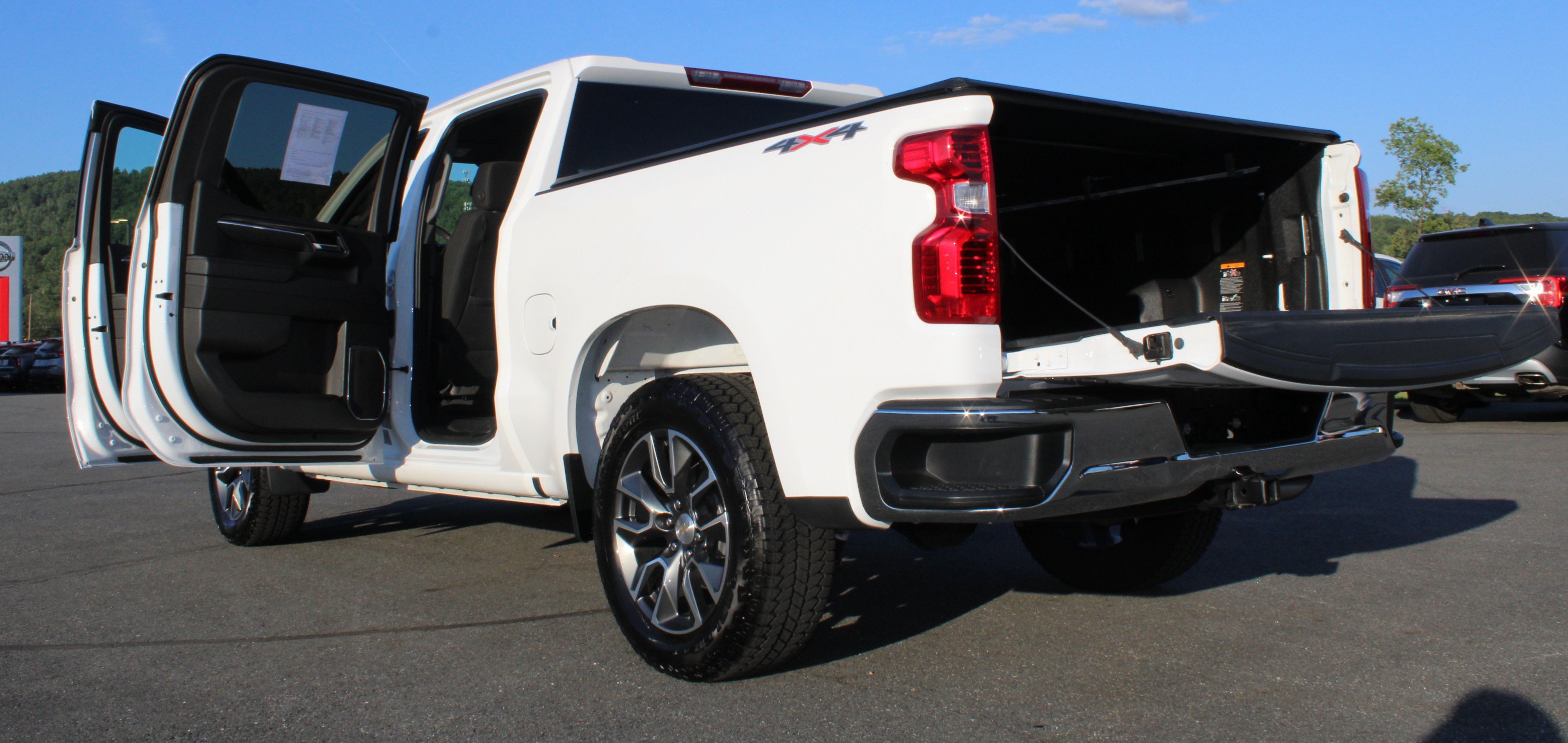 Used 2024 Chevrolet Silverado 1500 LT AWD/4WD image 15