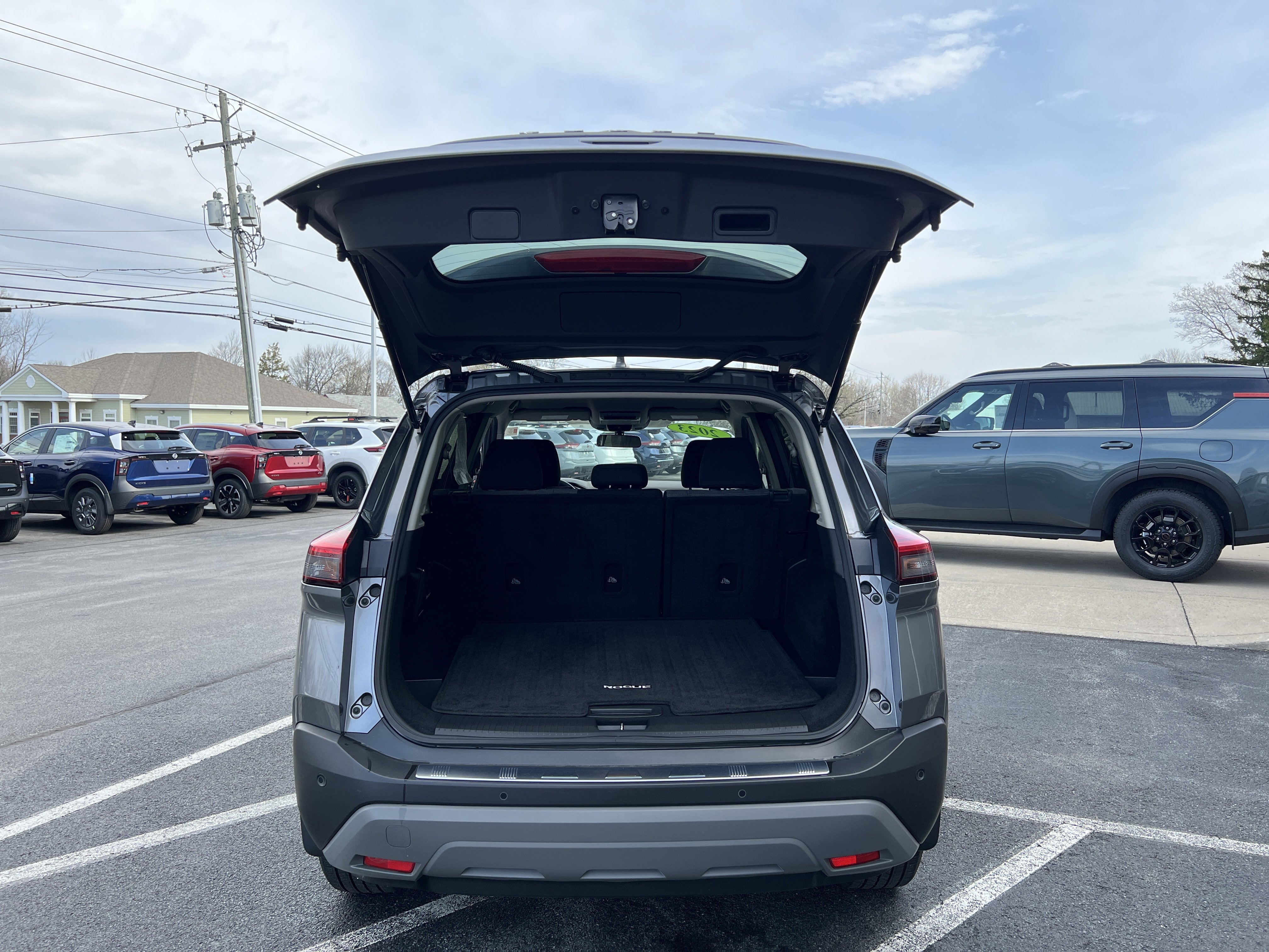 Used 2023 Nissan Rogue SV AWD/4WD image 8