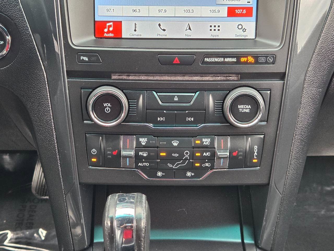 Used 2017 Ford Explorer XLT w/ Equipment Group 202A image 23