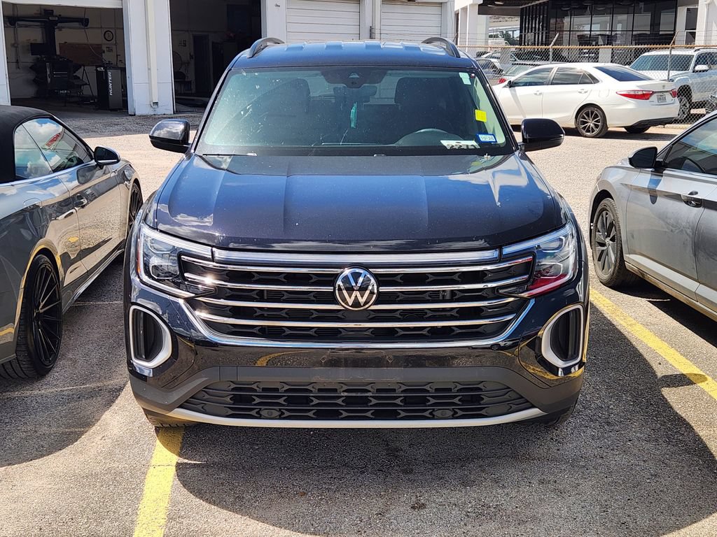 Used 2024 Volkswagen Atlas SE FWD image 2
