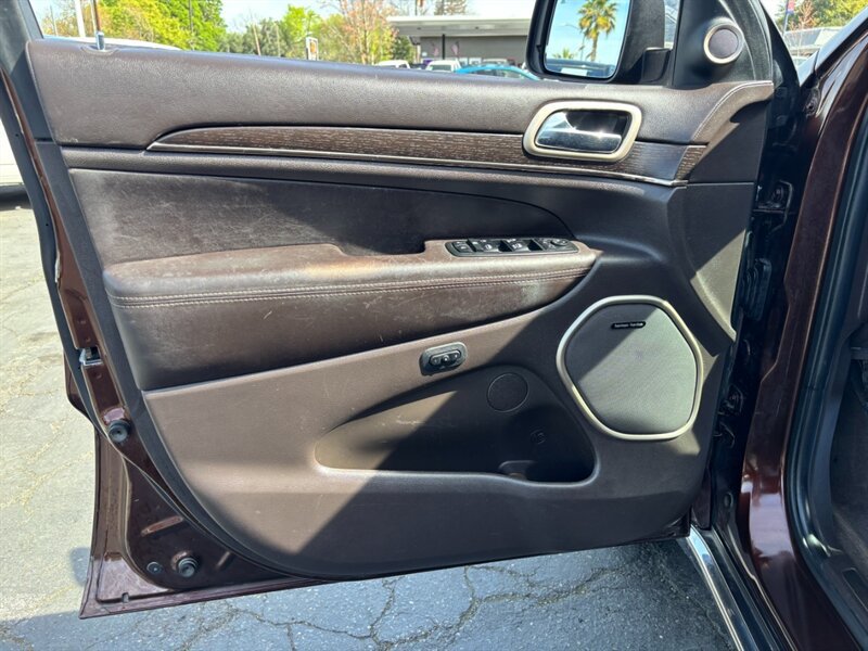 Used 2015 Jeep Grand Cherokee Summit AWD/4WD image 13
