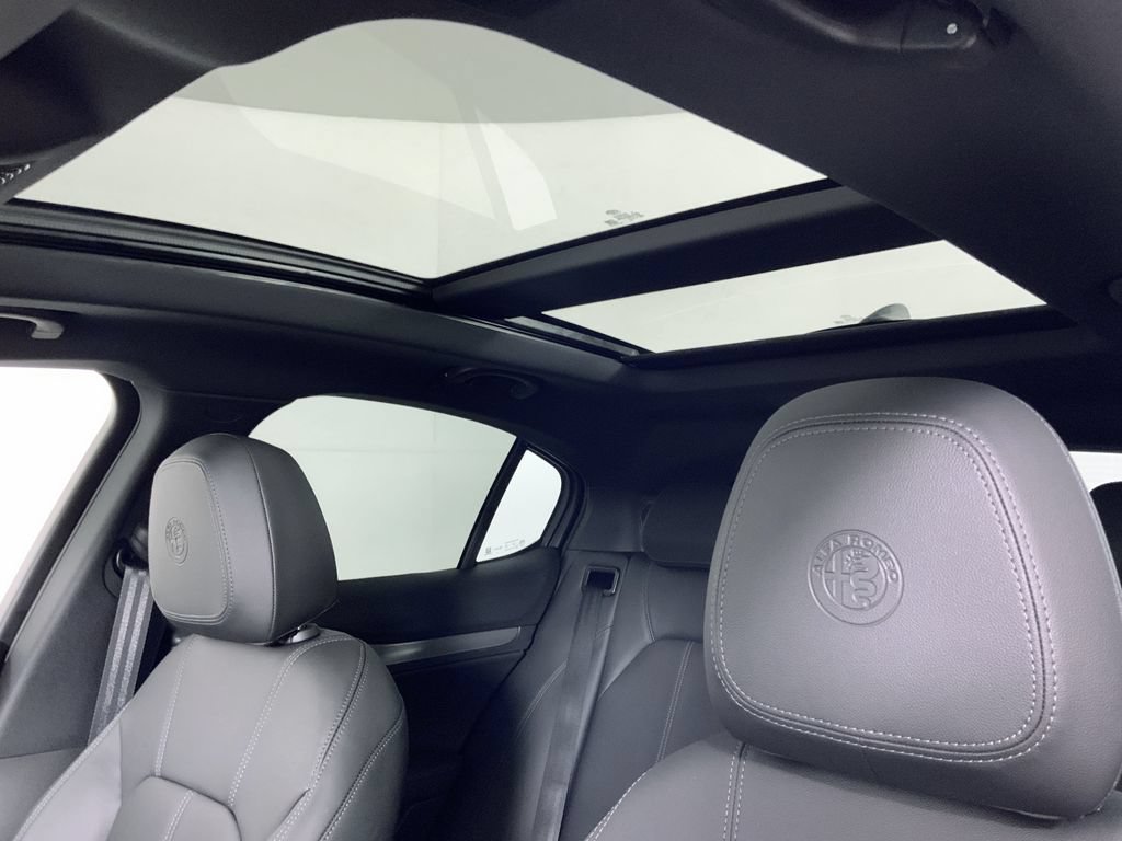 New 2025 Alfa Romeo Stelvio Sprint w/ Convenience Package AWD/4WD image 15