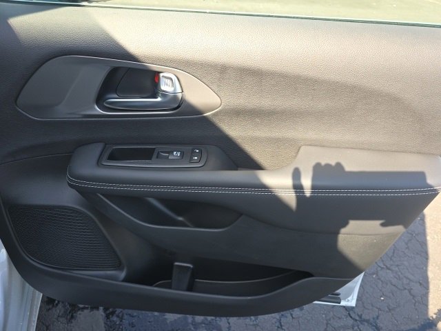 New 2026 Chrysler Pacifica Select image 30