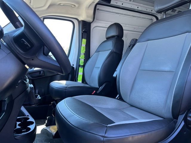 Used 2025 RAM ProMaster 2500 w/ Convenience Group FWD image 17