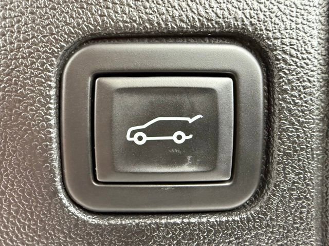 Used 2023 GMC Terrain Denali w/ Black Diamond Edition image 14