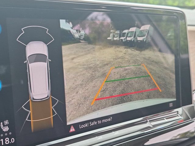 Used 2025 Volkswagen Atlas SE FWD image 17