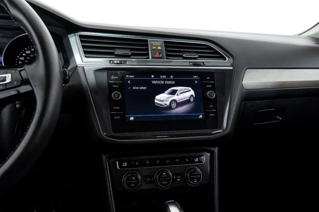 Used 2021 Volkswagen Tiguan SE R-Line image 26
