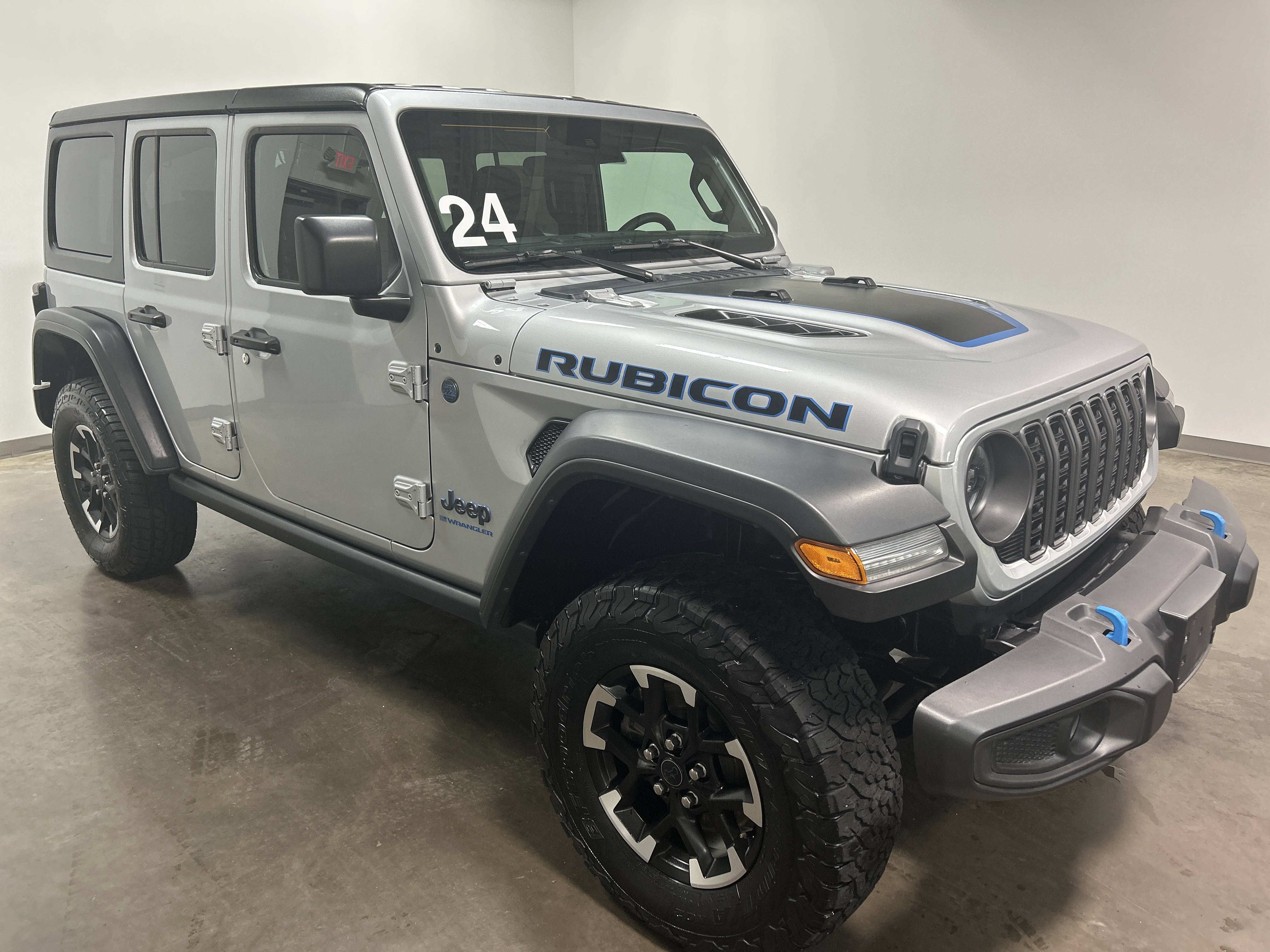 Used 2024 Jeep Wrangler Unlimited Rubicon 4xe AWD/4WD image 2