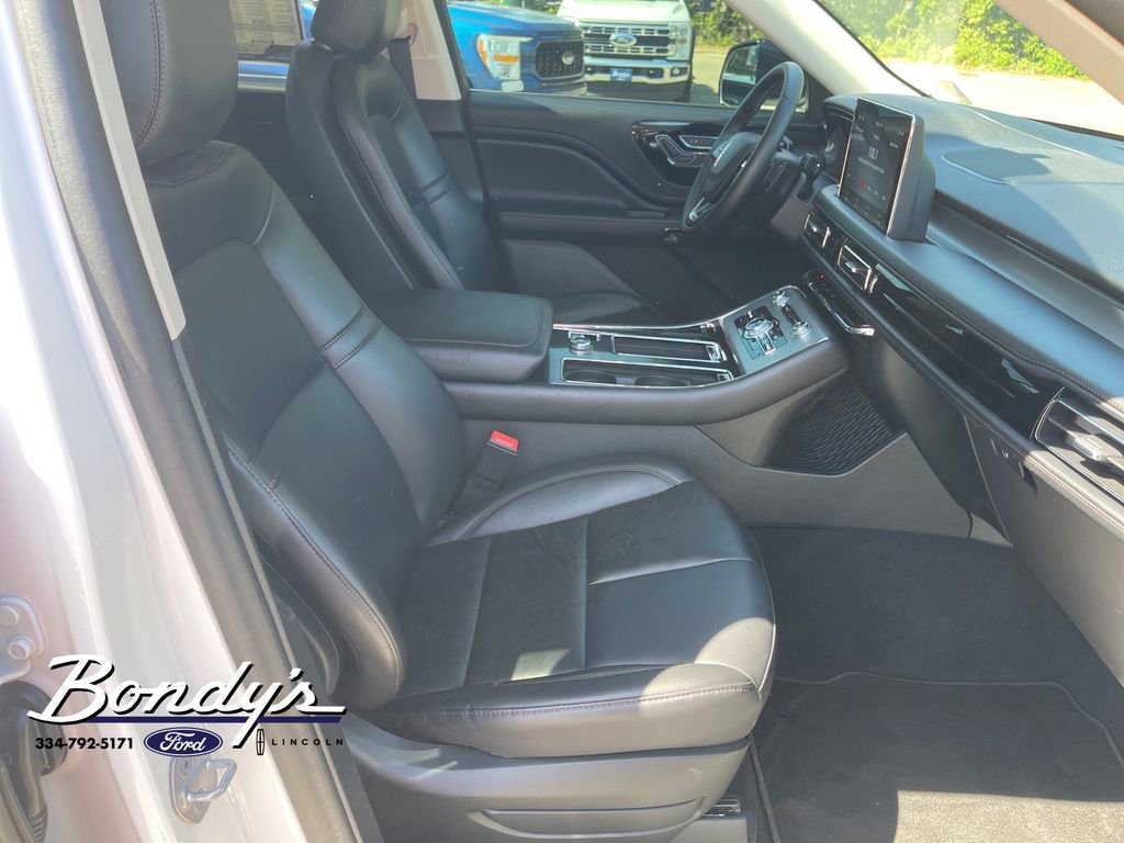 Used 2023 Lincoln Aviator AWD w/ Premium Package image 18