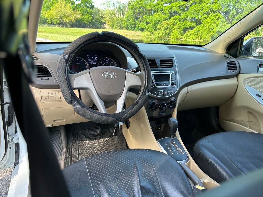 Used 2014 Hyundai Accent GLS image 11