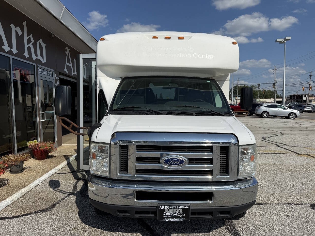 Used 2016 Ford E-450 and Econoline 450 Super Duty w/ Shuttle Bus Prep Package RWD image 4