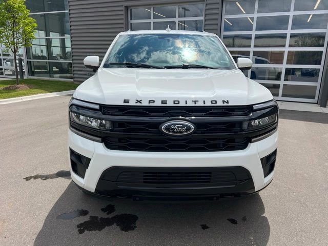 Used 2024 Ford Expedition Limited AWD/4WD image 2
