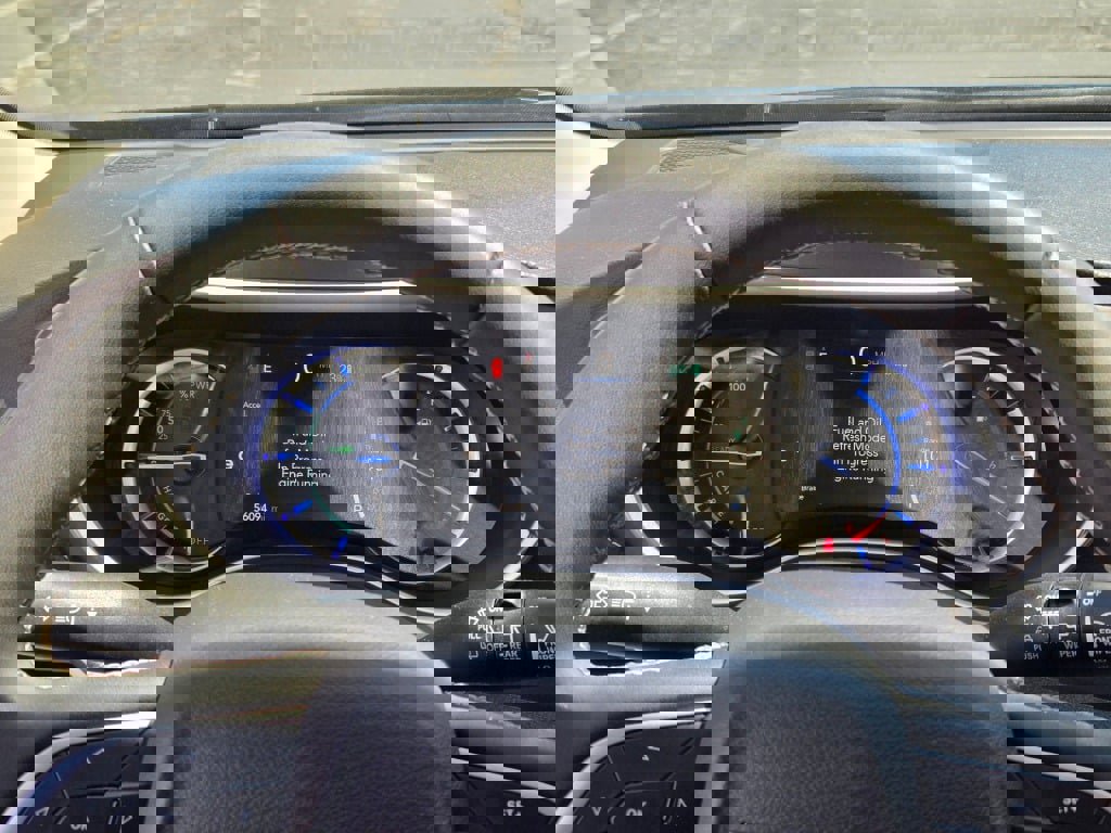 Used 2024 Chrysler Pacifica Select image 33