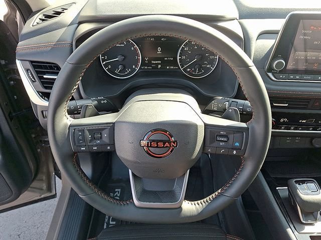Used 2025 Nissan Rogue SV AWD/4WD image 18