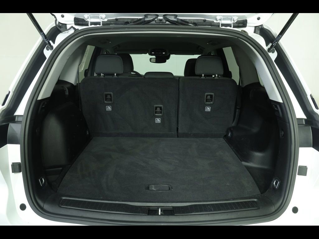 Used 2023 Jeep Grand Cherokee Laredo RWD image 12