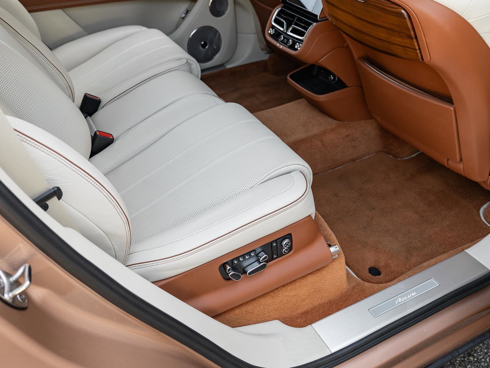 Used 2023 Bentley Bentayga Extended Wheelbase image 57