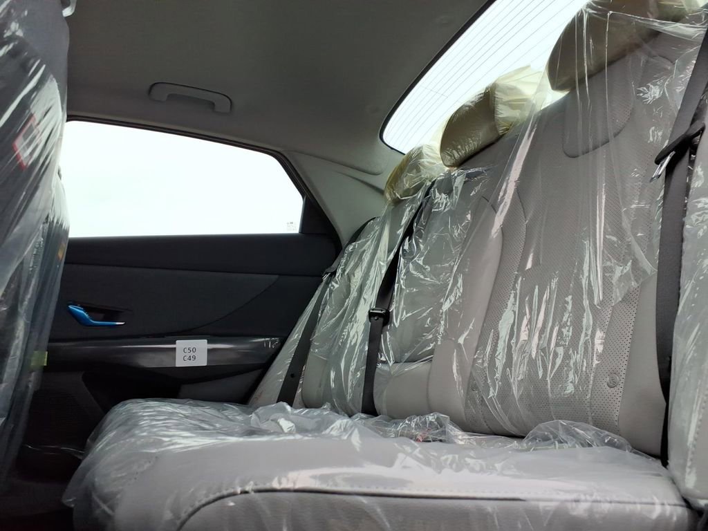 New 2025 Hyundai Elantra Limited image 9